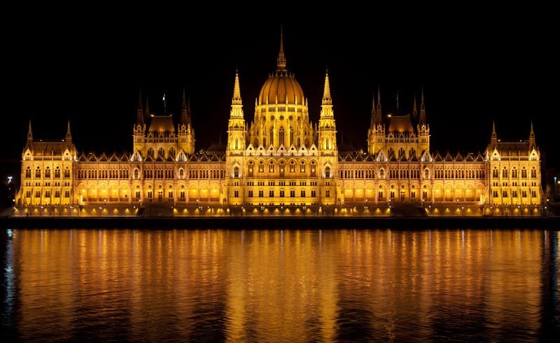parlamento-de-noche